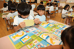 月刊絵本と雨の日水遊び！　B