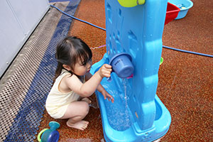 元気いっぱい水遊び　ぺんぎん