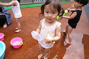 元気いっぱい水遊び　ぺんぎん