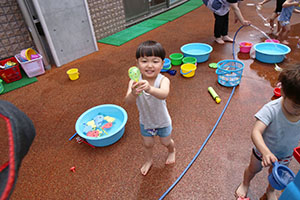 元気いっぱい水遊び　ぺんぎん