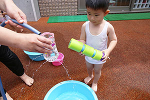 元気いっぱい水遊び　ぺんぎん