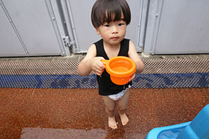 元気いっぱい水遊び　ぺんぎん