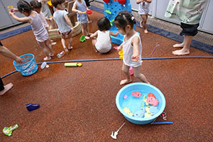 元気いっぱい水遊び　ぺんぎん