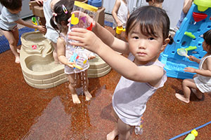 元気いっぱい水遊び　ぺんぎん