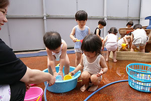 元気いっぱい水遊び　ぺんぎん
