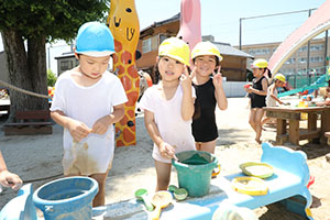 どろんこ遊びと砂遊び　ひまわり・さくら・ことり