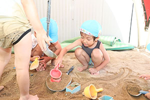 どろんこ遊びと砂遊び　ひまわり・さくら・ことり