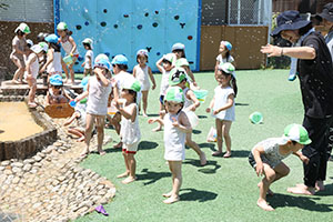 どろんこ遊びと砂遊び　ひまわり・さくら・ことり