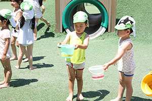 どろんこ遊びと砂遊び　ひまわり・さくら・ことり