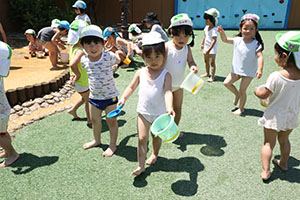 どろんこ遊びと砂遊び　ひまわり・さくら・ことり