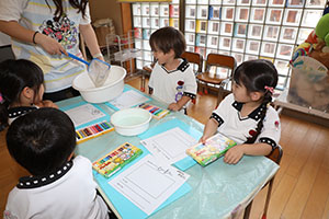 おたまじゃくしの観察　すみれ
