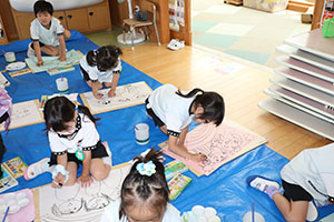 絵画教室　個性いっぱいの作品が完成　　A・B