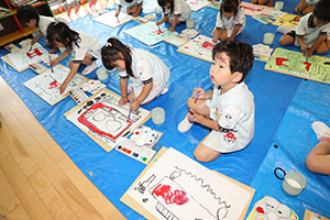 絵画教室　個性いっぱいの作品が完成　　A・B
