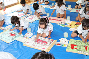 絵画教室　個性いっぱいの作品が完成　　A・B