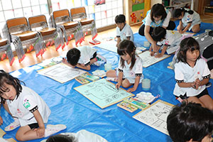 絵画教室　個性いっぱいの作品が完成　　A・B