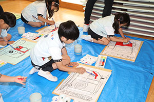 絵画教室　個性いっぱいの作品が完成　　A・B