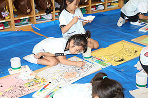 絵画教室　個性いっぱいの作品が完成　　A・B