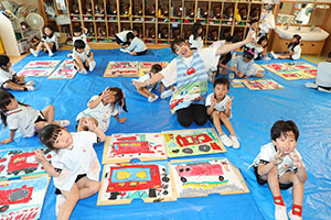 絵画教室　個性いっぱいの作品が完成　　A・B