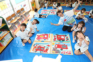 絵画教室　個性いっぱいの作品が完成　　A・B