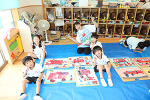 絵画教室　個性いっぱいの作品が完成　　A・B