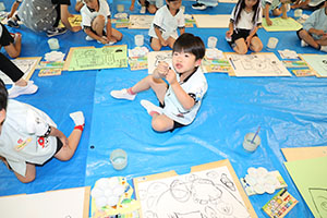 絵画教室　個性いっぱいの作品が完成　　A・B
