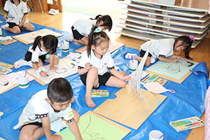 絵画教室　個性いっぱいの作品が完成　　A・B