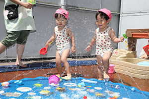 水遊び楽しかったね　ひよこ・あひる・ぺんぎん