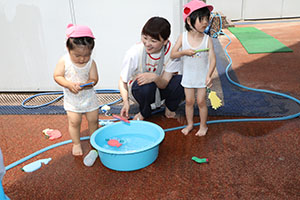 水遊び楽しかったね　ひよこ・あひる・ぺんぎん