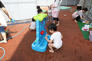 水遊び楽しかったね　ひよこ・あひる・ぺんぎん