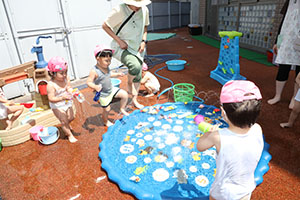 水遊び楽しかったね　ひよこ・あひる・ぺんぎん