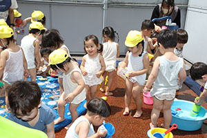 水遊び楽しかったね　ひよこ・あひる・ぺんぎん