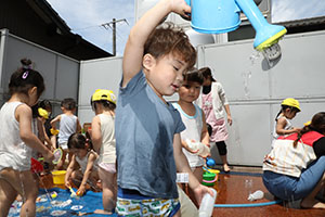水遊び楽しかったね　ひよこ・あひる・ぺんぎん