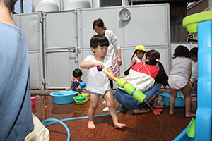 水遊び楽しかったね　ひよこ・あひる・ぺんぎん