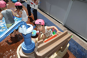 水遊び楽しかったね　ひよこ・あひる・ぺんぎん