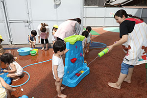 水遊び楽しかったね　ひよこ・あひる・ぺんぎん