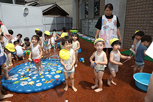水遊び楽しかったね　ひよこ・あひる・ぺんぎん