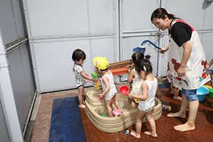 水遊び楽しかったね　ひよこ・あひる・ぺんぎん