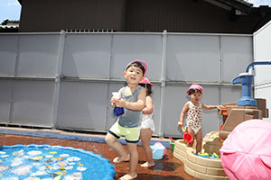 水遊び楽しかったね　ひよこ・あひる・ぺんぎん
