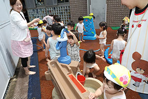 水遊び楽しかったね　ひよこ・あひる・ぺんぎん