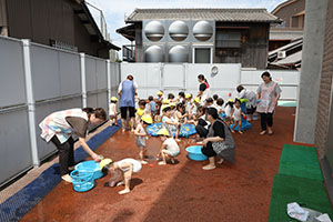 水遊び楽しかったね　ひよこ・あひる・ぺんぎん