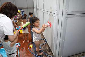 水遊び楽しかったね　ひよこ・あひる・ぺんぎん