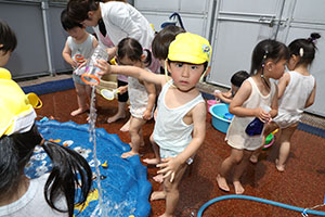 水遊び楽しかったね　ひよこ・あひる・ぺんぎん