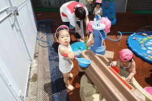 水遊び楽しかったね　ひよこ・あひる・ぺんぎん