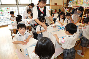 科学教室　「空気のパワー」について学びました　　ひまわり・さくら・たんぽぽ