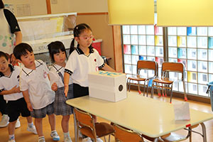 科学教室　「空気のパワー」について学びました　　ばら・すみれ