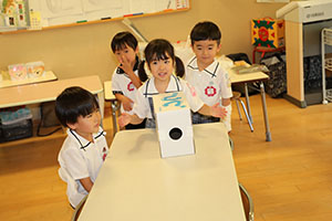 科学教室　「空気のパワー」について学びました　　ばら・すみれ