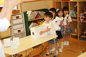 科学教室　「空気のパワー」について学びました　　ばら・すみれ