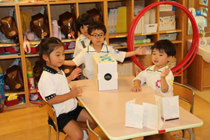 科学教室　「空気のパワー」について学びました　　ばら・すみれ