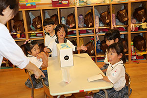 科学教室　「空気のパワー」について学びました　　ばら・すみれ