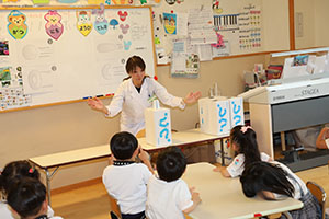 科学教室　「空気のパワー」について学びました　　ばら・すみれ